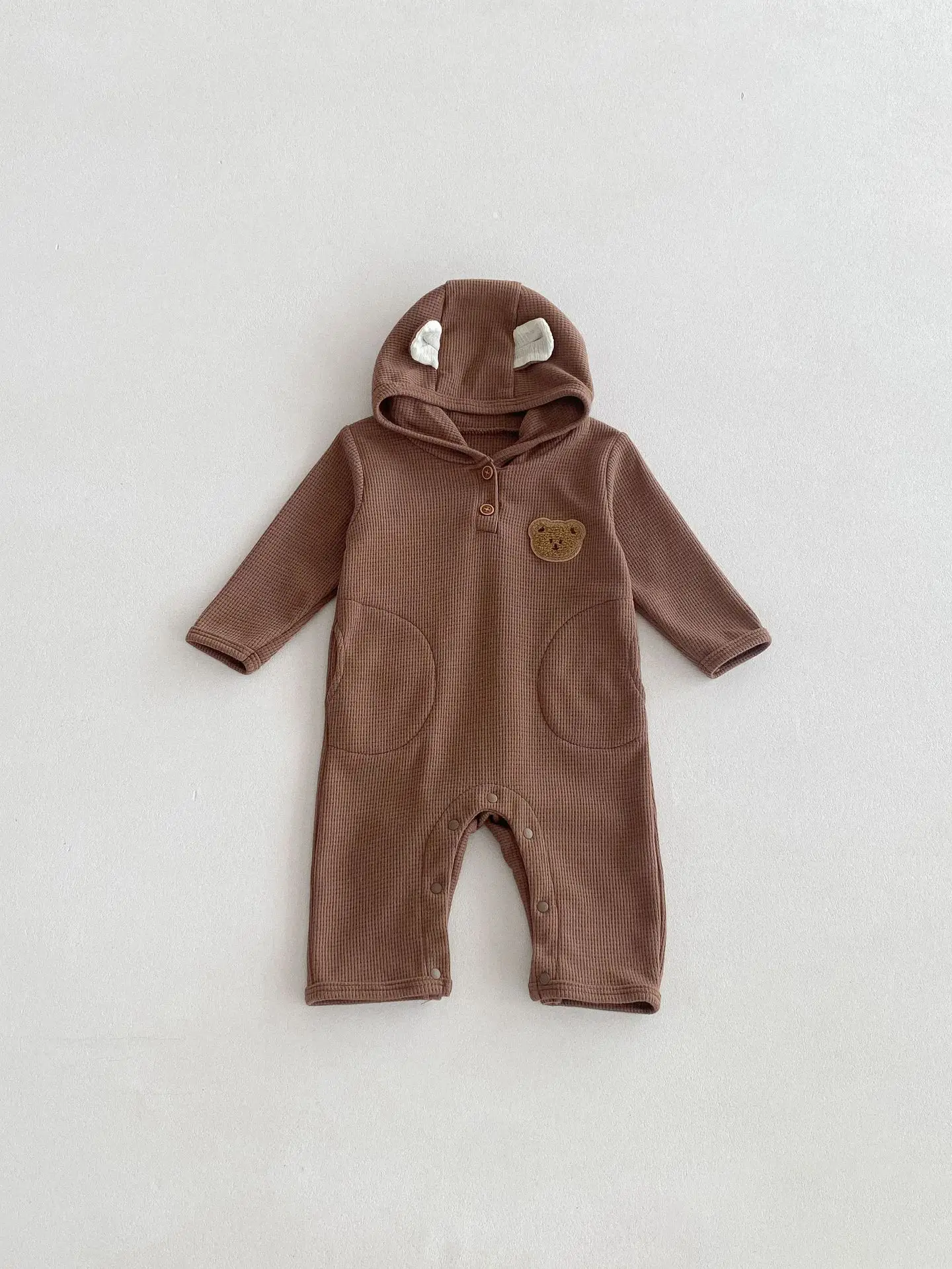 2024 Jesienny nowy kombinezon dziecięcy z długim rękawem Cartoon Bear Boy Girl Newborn Waffle Hooded Jumpsuit Infant Toddler Casual Clothes 0-24M