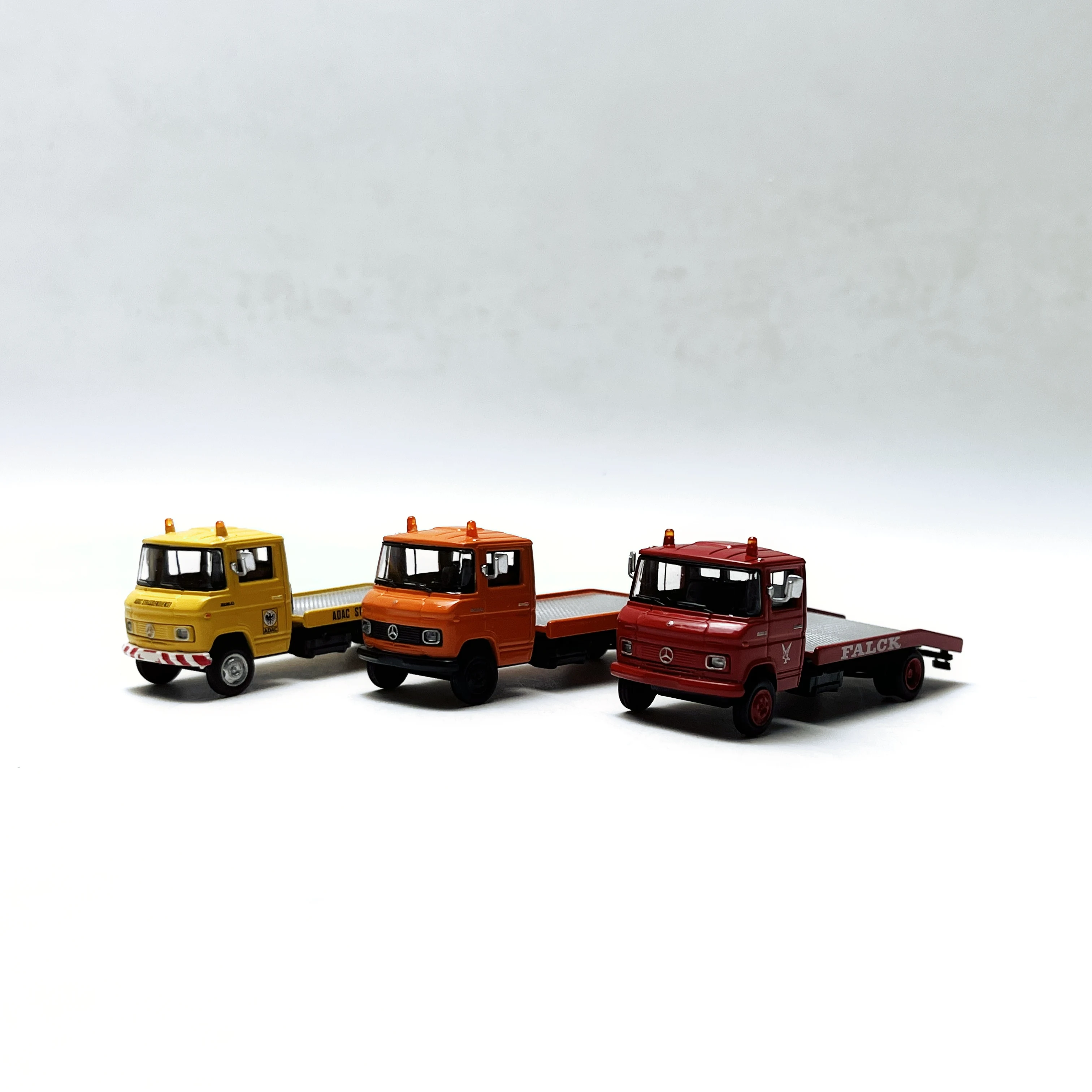 

BREKINA 1/87 Scale HO Mercedes-Benz L608D Plastic Car Model Collectible Toy Gift Souvenir Display Ornament