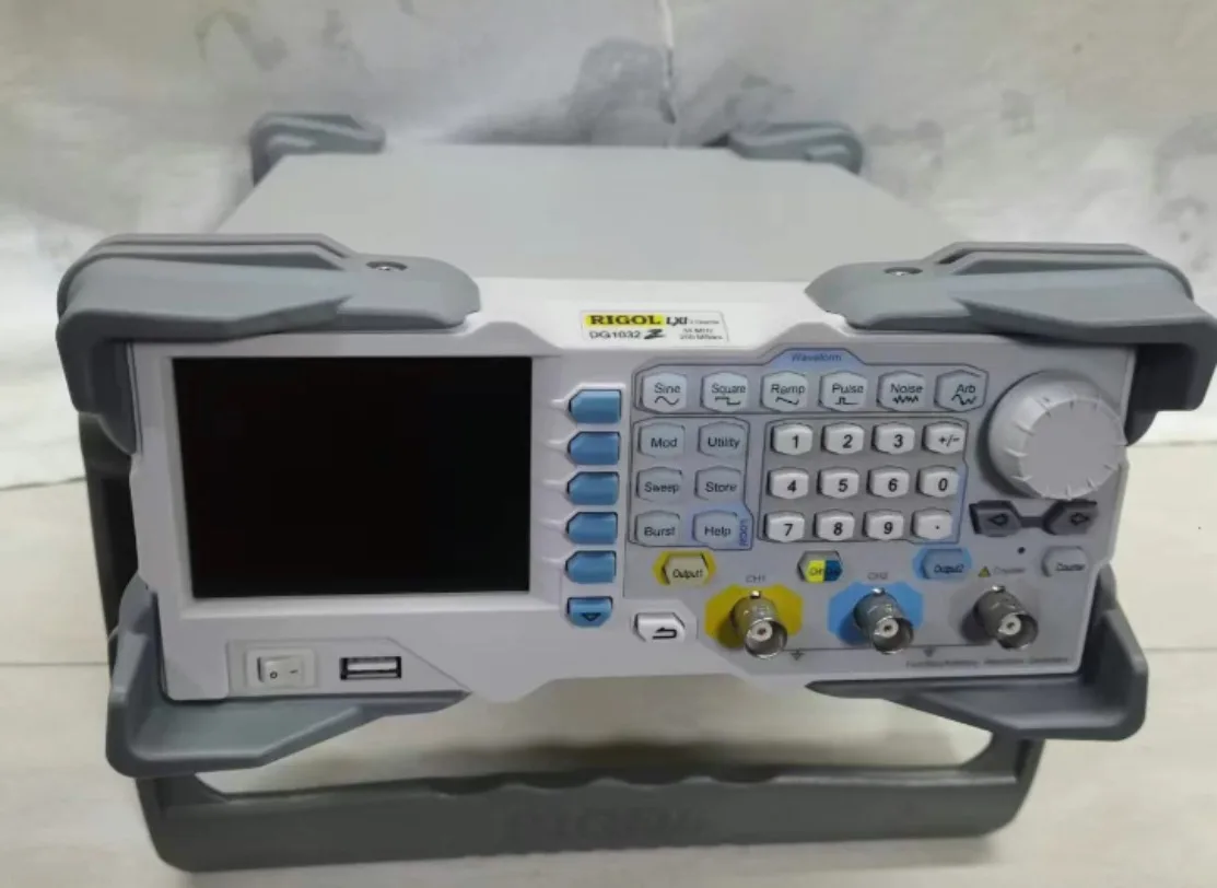 1pc Rigol DG1032Z 20 Mhz Arbitrary Waveform Function Generator 200 Msa/S 2Ch ya*SY
