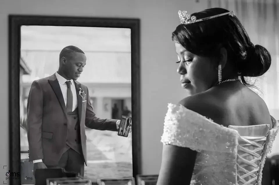 Personalizado lindo laço apliques vestido de baile vestidos de casamento princesa fora do ombro casamento rendas voltar vestidos de noiva