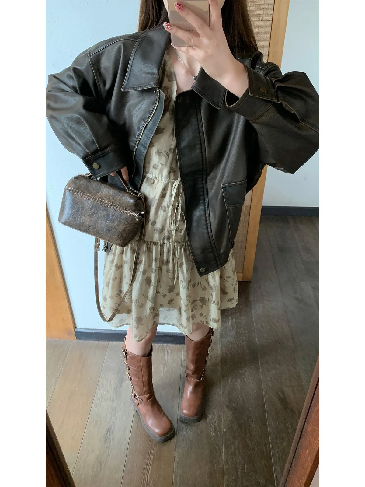 ブラウン襟付きレトロレザージャケット女性の春多用途ショートコートルーズフィットレギュラースリーブロングジッパーレディースファッション