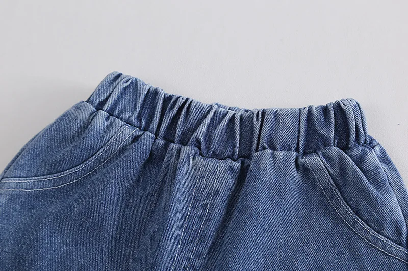 Sommer-Tageskleidungsset für Kleinkinder, Jungen, Cartoon-Dinosaurier-Stickerei, kurzärmeliges Poloshirt, lockere Jeansshorts, Anzug – Detail 6