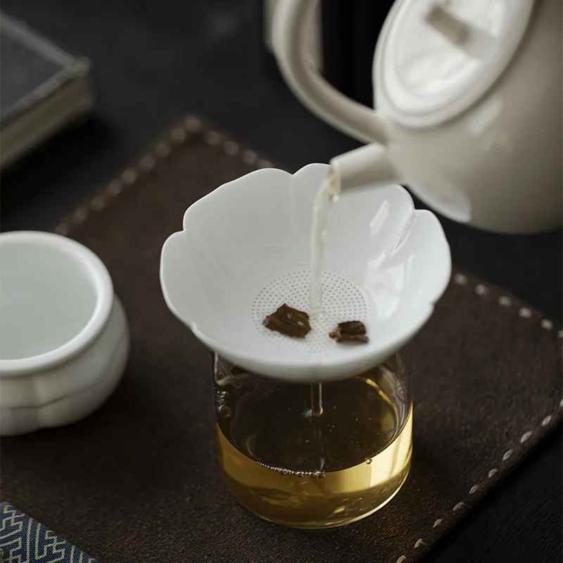 Ceramic tea leak Kung Fu tea set accessories White porcelain tea residue filter complete set of ornaments