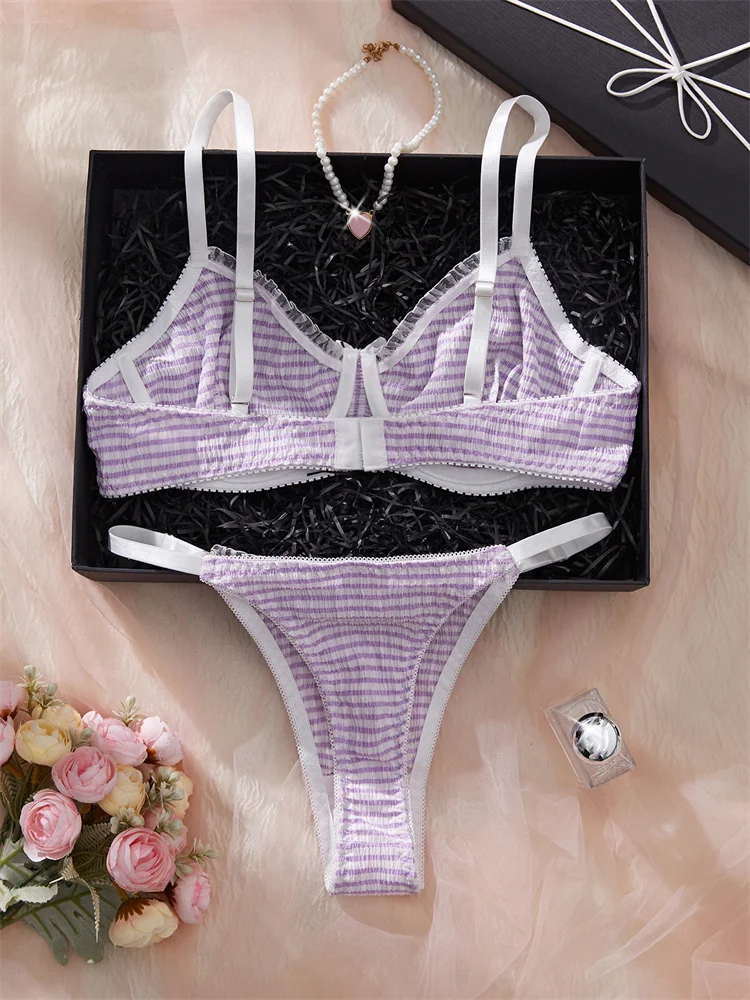 Conjunto de sujetador con volantes morados para mujer, lencería Sexy, ropa interior Sexy delicada con lazo, trajes íntimos de puro deseo, conjunto de lencería a juego