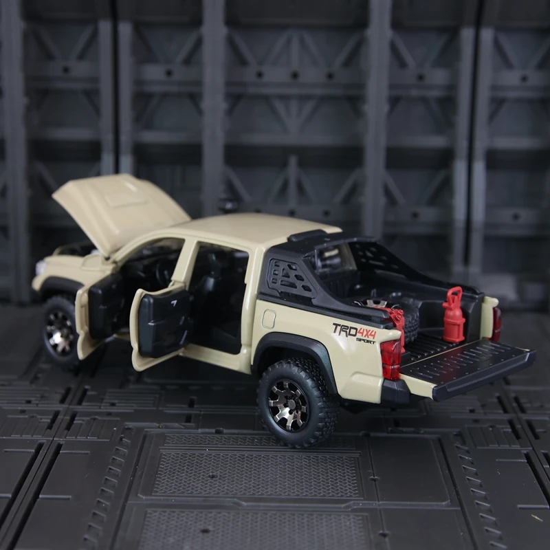 1:32 Toyota Takuma pastilla de aleación vehículo todoterreno modelo accesorios de coche puertas y tapas de motor el maletero se puede abrir como juguete