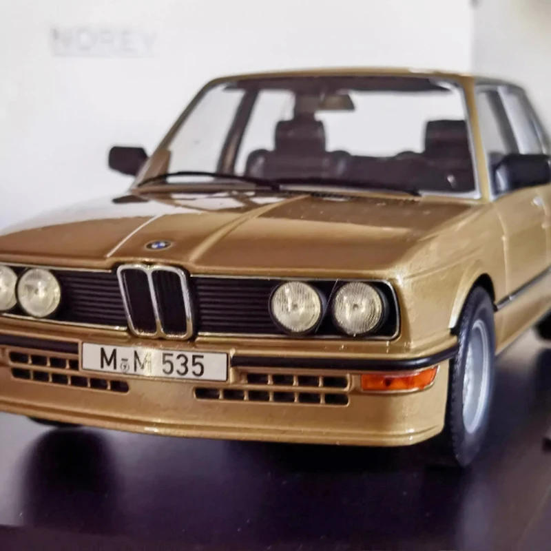 NOREV Diecast escala 1:18 M5 535i 5 serie coche en miniatura de aleación colección de simulación terminada decoración regalo juguete pantalla estática
