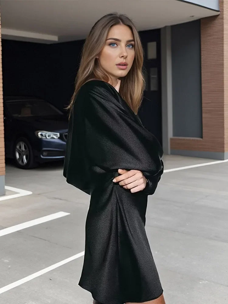 فستان نسائي مثير من الساتان الأسود برباط فستان نسائي أنيق على شكل حرف v مطوي وأكمام طويلة بدون ظهر فساتين قصيرة فضفاضة 2025 فساتين التنقل اليومي