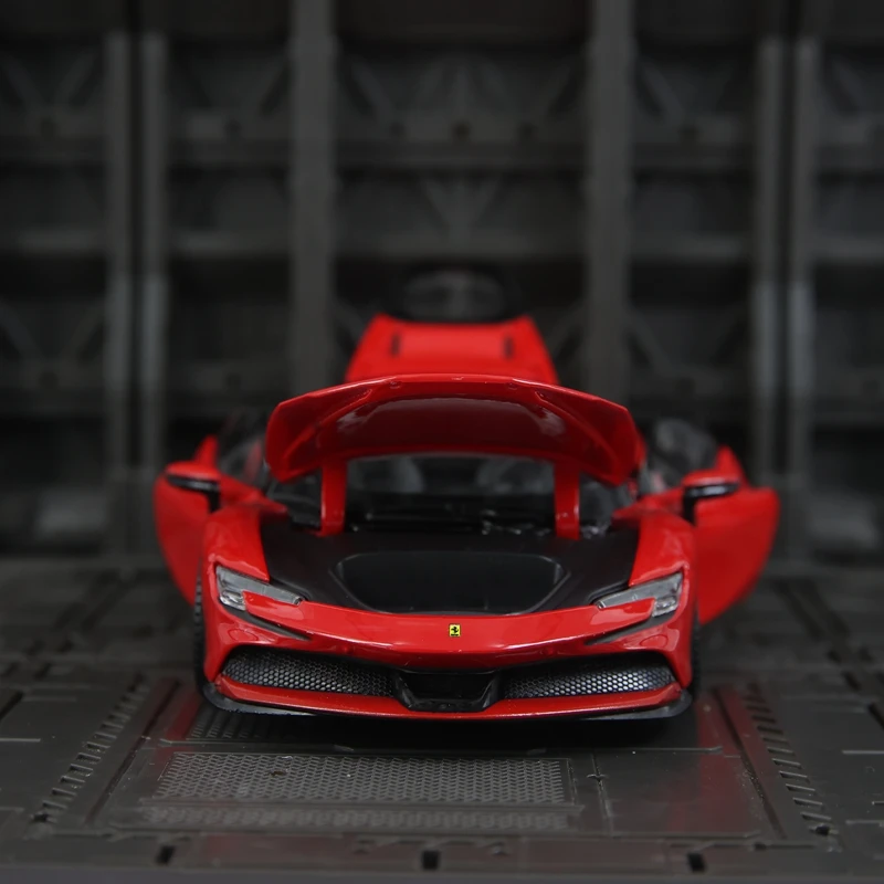 Bburago 1:24 simulación Ferrari SF90 Stradale coche en miniatura de aleación adorno, puertas y capó del motor, maletero puede abrir supercoche