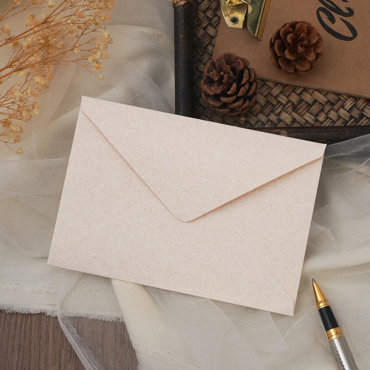 10pcs 16.1x11.2cm Envelopes 250g Paper DIY Sticker Handmade Gift Packaging Bag Wedding Party Invitation Card Envelope Stationery