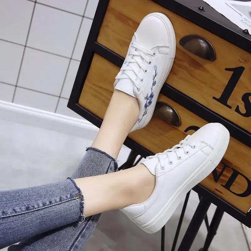 

Кроссовки женские износостойкие, модная повседневная спортивная обувь на плоской подошве, с закрытым носком, с цветком, Роскошные, 2024