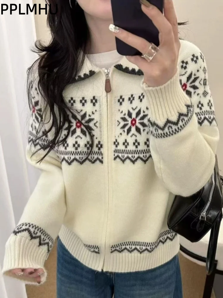 Jacquard Retro Turn…