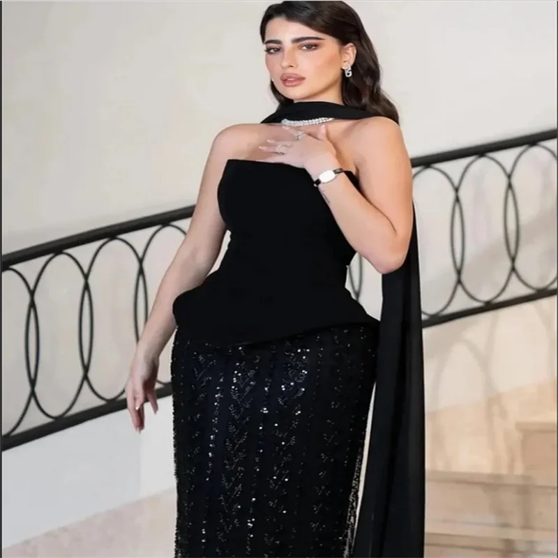 Robe de bal sirène noire personnalisée, sans bretelles, longueur au sol, luxe, sans manches, soirée formelle avec châle