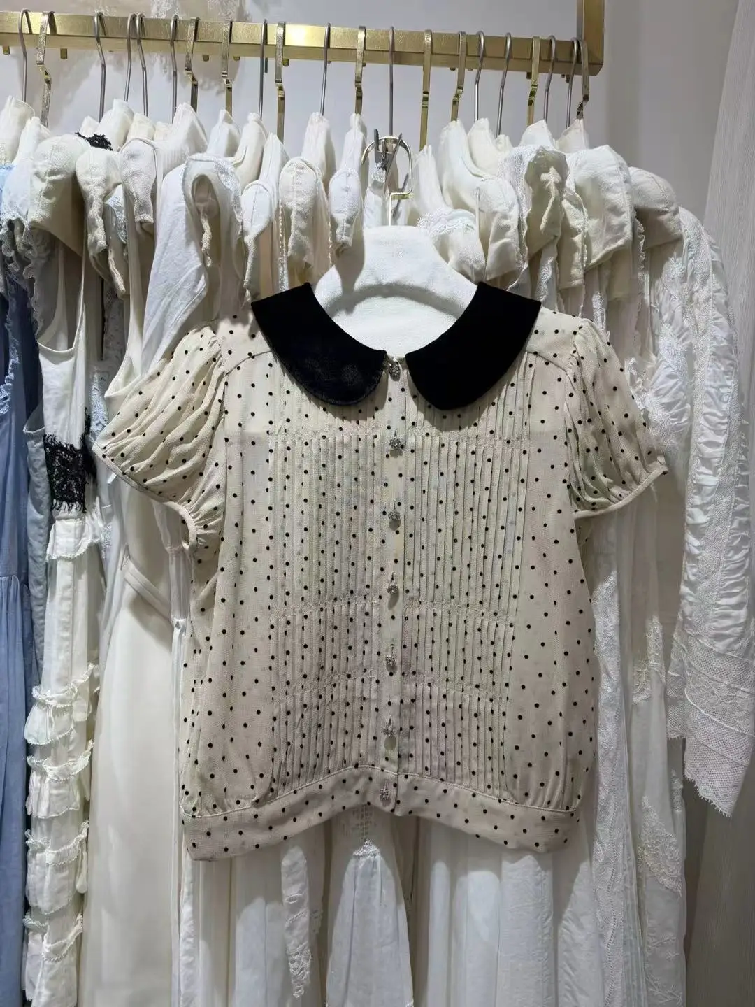 

Женская модная блузка из бархата с пэчворком, принтом в горошек, воротником Питер Пэн, пышными рукавами, на одной пуговице, элегантная рубашка