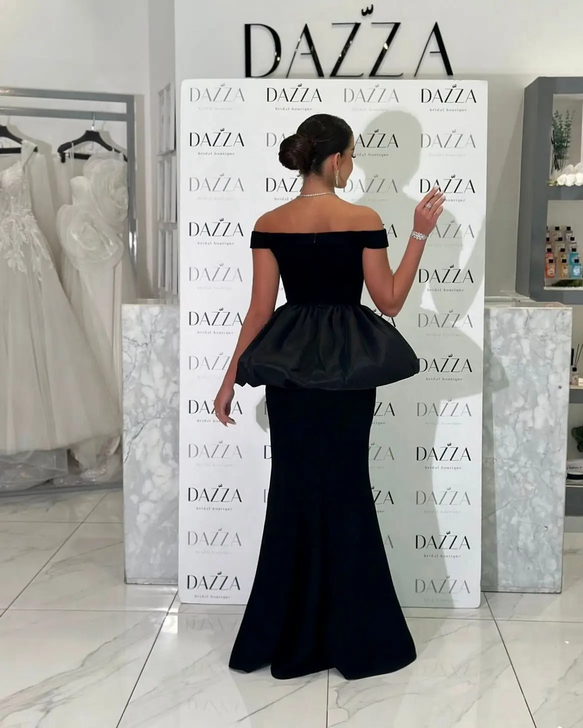 Meetlove czarne, bez rękawów, bez rękawów, długość do podłogi syrenka proste satynowe suknie na bal maturalny z dekoltem w kształcie litery V dla kobiet Party dostosowane