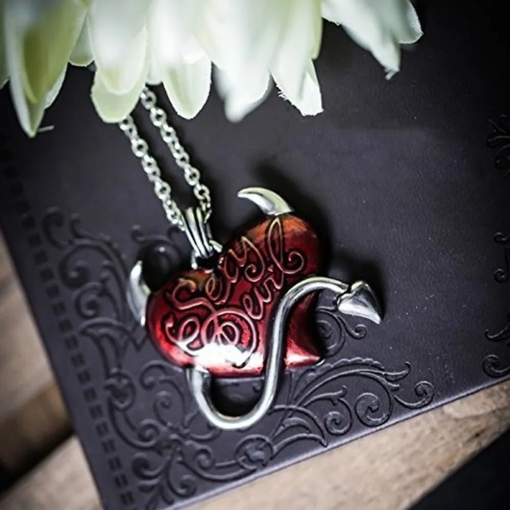 New Fashion Creative Trend Demon Red Heart Pendant Necklace Men and Women Personalized Gothic Punk Necklace Gift Party Jewelry