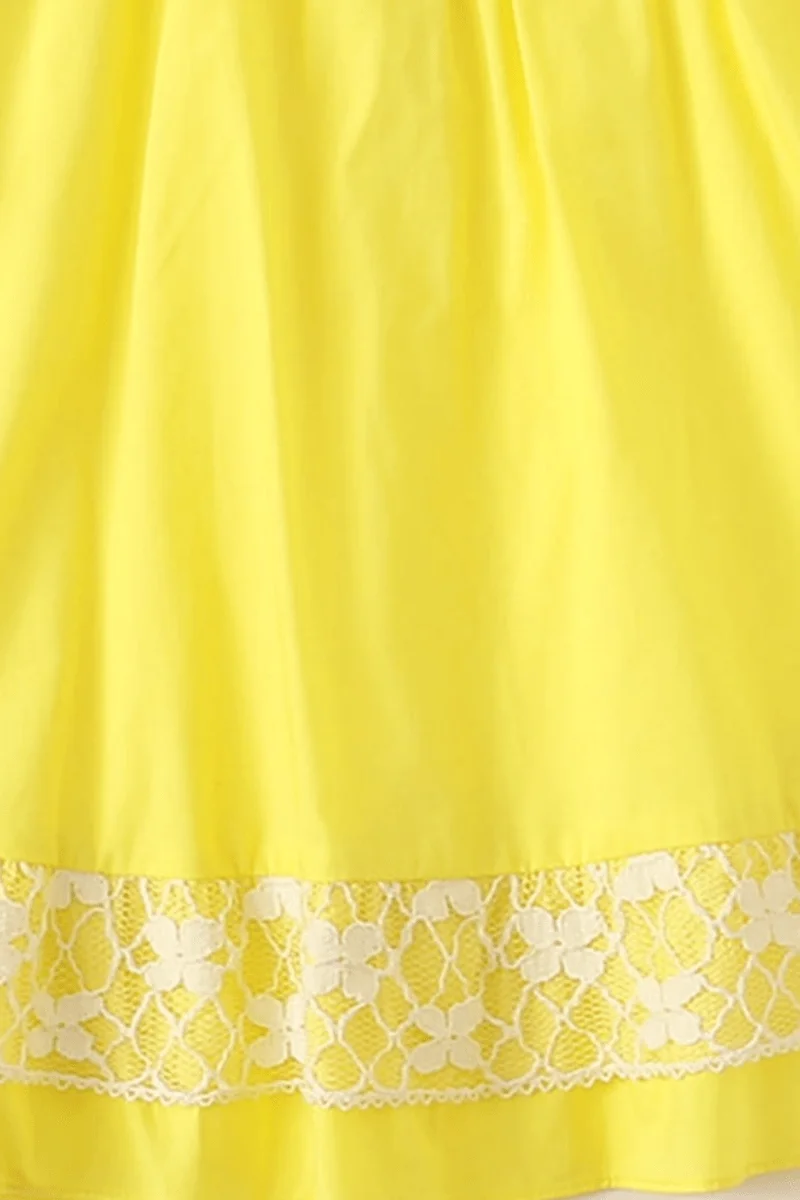 Girls comfortable western style small flying sleeve mesh hollow embroidery small Daisy square collar slim yellow dress summer