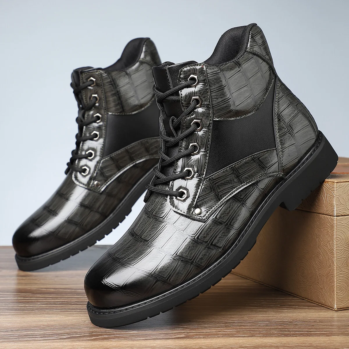 

New Large Size Men's Retro Boots Versatile Men's Casual Leather Boots Fashionable and Trendy Loose Mid-cut Cuffed Striped Boots