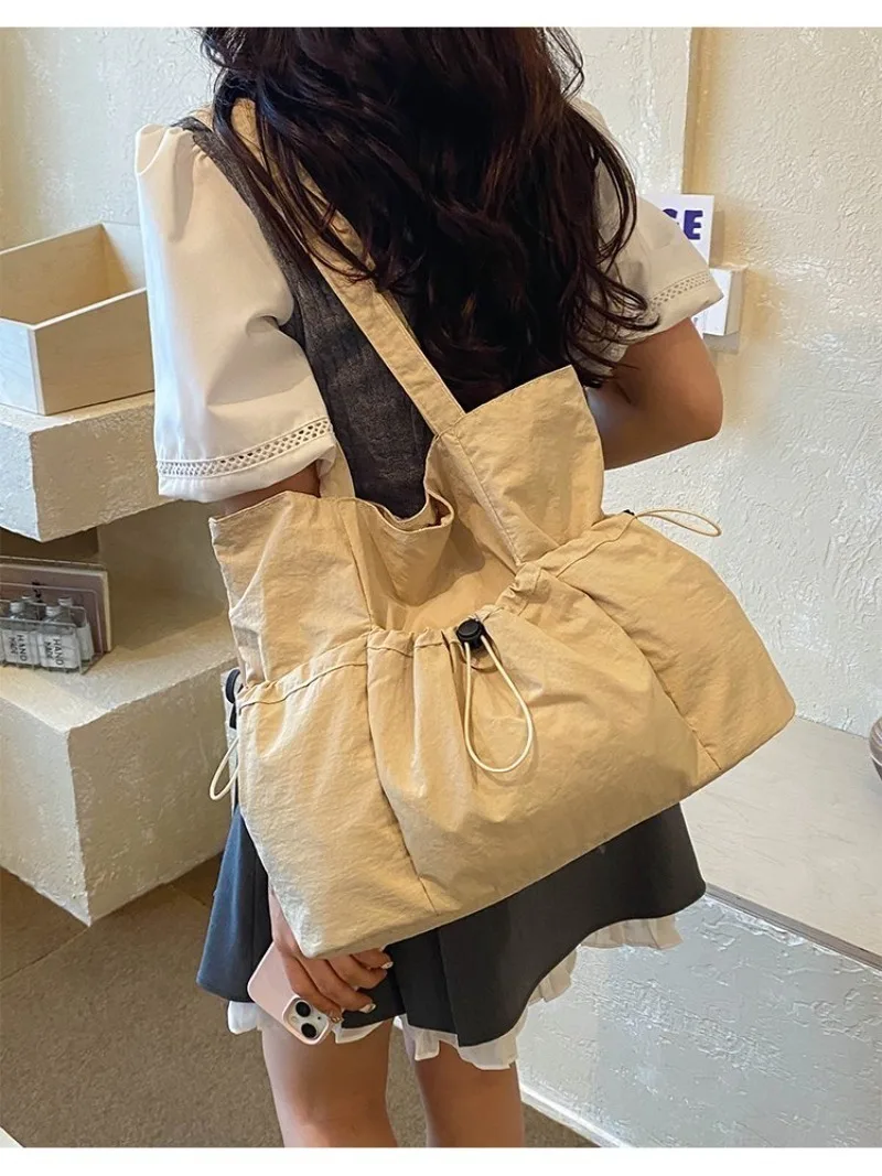 CEEKAY Solid Wrinkle Tragetasche mit Kordelzug, seitlicher elastischer Verschluss, breiter Stoffriemen, für Damen, Alltag, Schule, große lässige Schultertasche – Detail 6