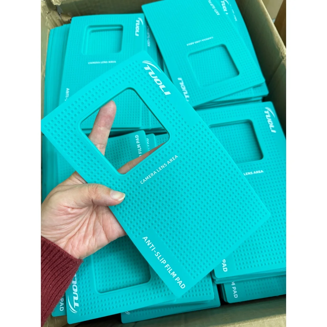 TUOLI Mini Silicone Pad 220*130mm 5mm Thickness Anti-Slip Phone Film Installation Mat with Camera Cutout Space Saving Design