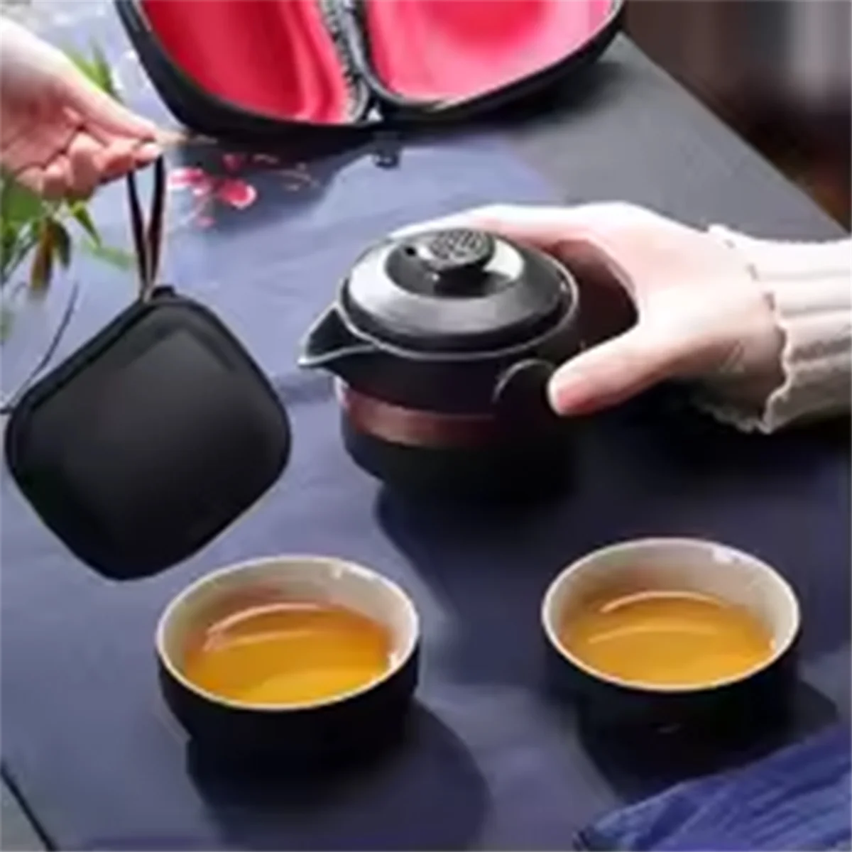 

A04I Travel Tea Set Black Pottery Portable Teaware Incule 1pcs Teapot 2pcs 1Bag Cups Coffeeware Teaware Green Cup Sets