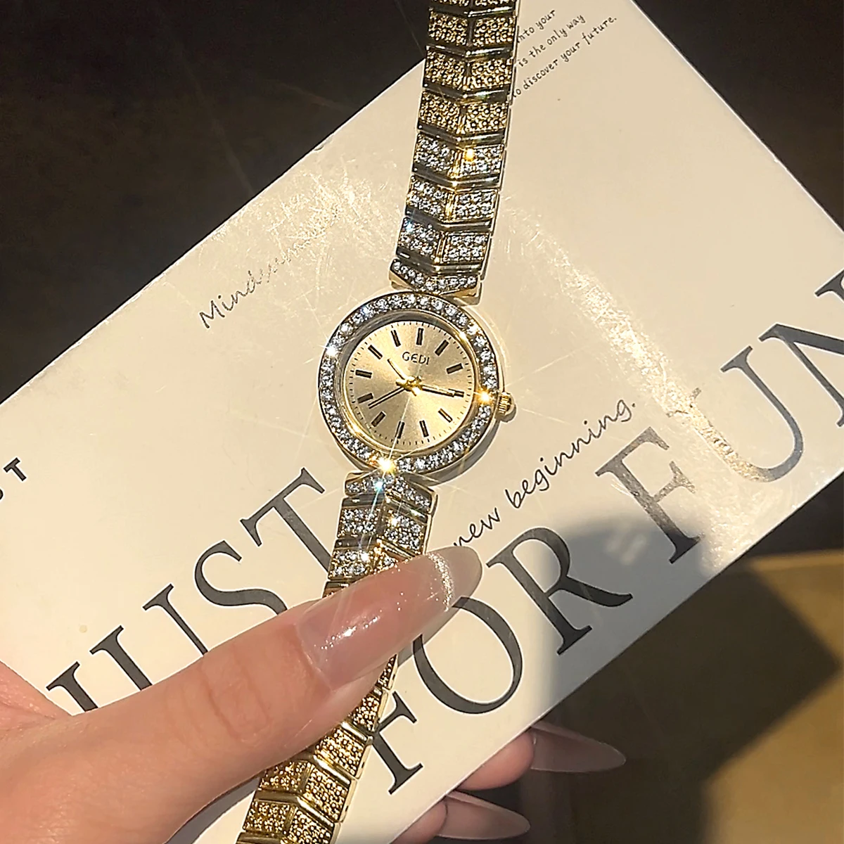 

Women's Watch 2025 New Style, Luxury Style, Simple and Elegant Quartz Watch, Fashionable Quartz Watch, Gift for Women