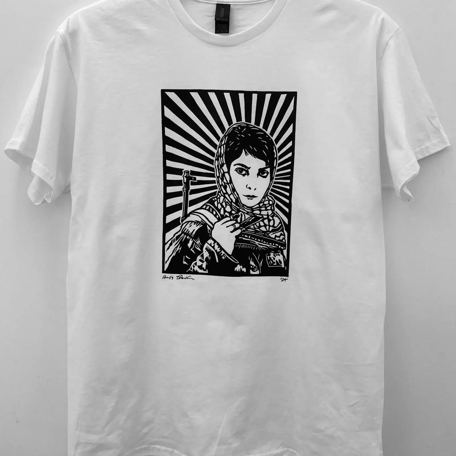 Leila Khaled T Shirt vintage Washed Versatile Slightly Casual designer clothes graphic homme Soft streetwear Stylish