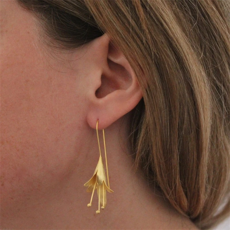 Pendientes de tuerca de hoja de loto de diseño Simple para mujer, pendientes de flor de Metal de declaración de moda, regalo de fiesta para mujer,