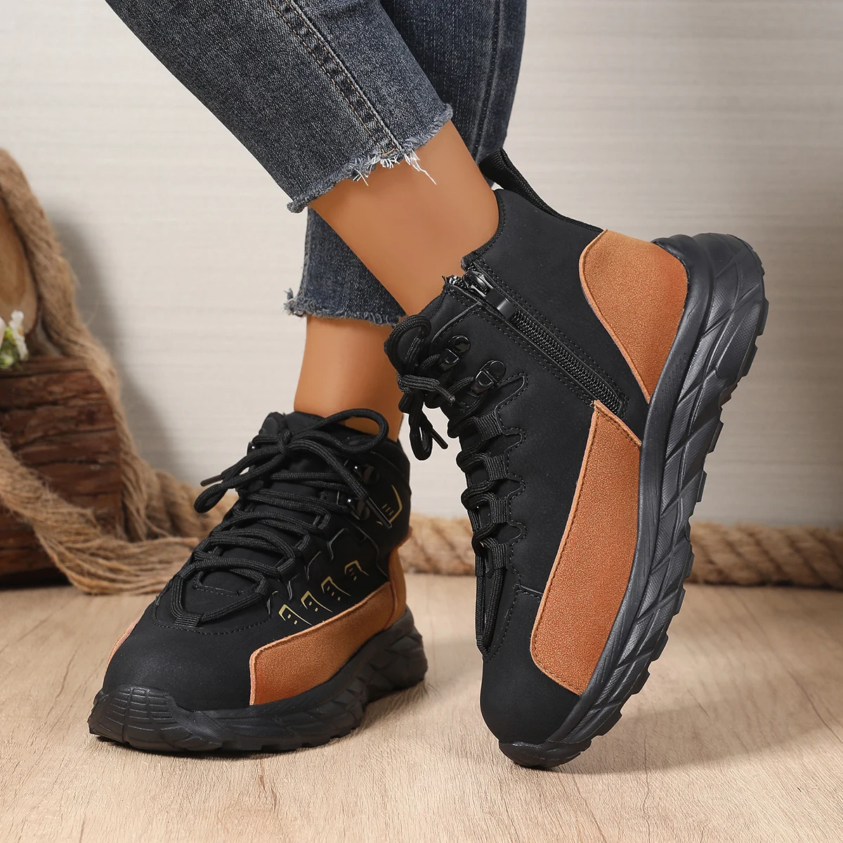 

Outdoor High-top Shoes for Women in Autumn and Winter Fashion Non-slip Thick-soled Vulcanized Shoes Casual Women's Hiking Shoes