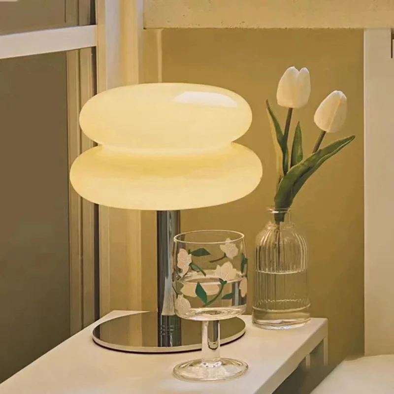 Lampe de Table en Verre de Style emouf, Luminaire Décoratif d'Nik, Idéal pour une Chambre à Coucher ou un Bureau