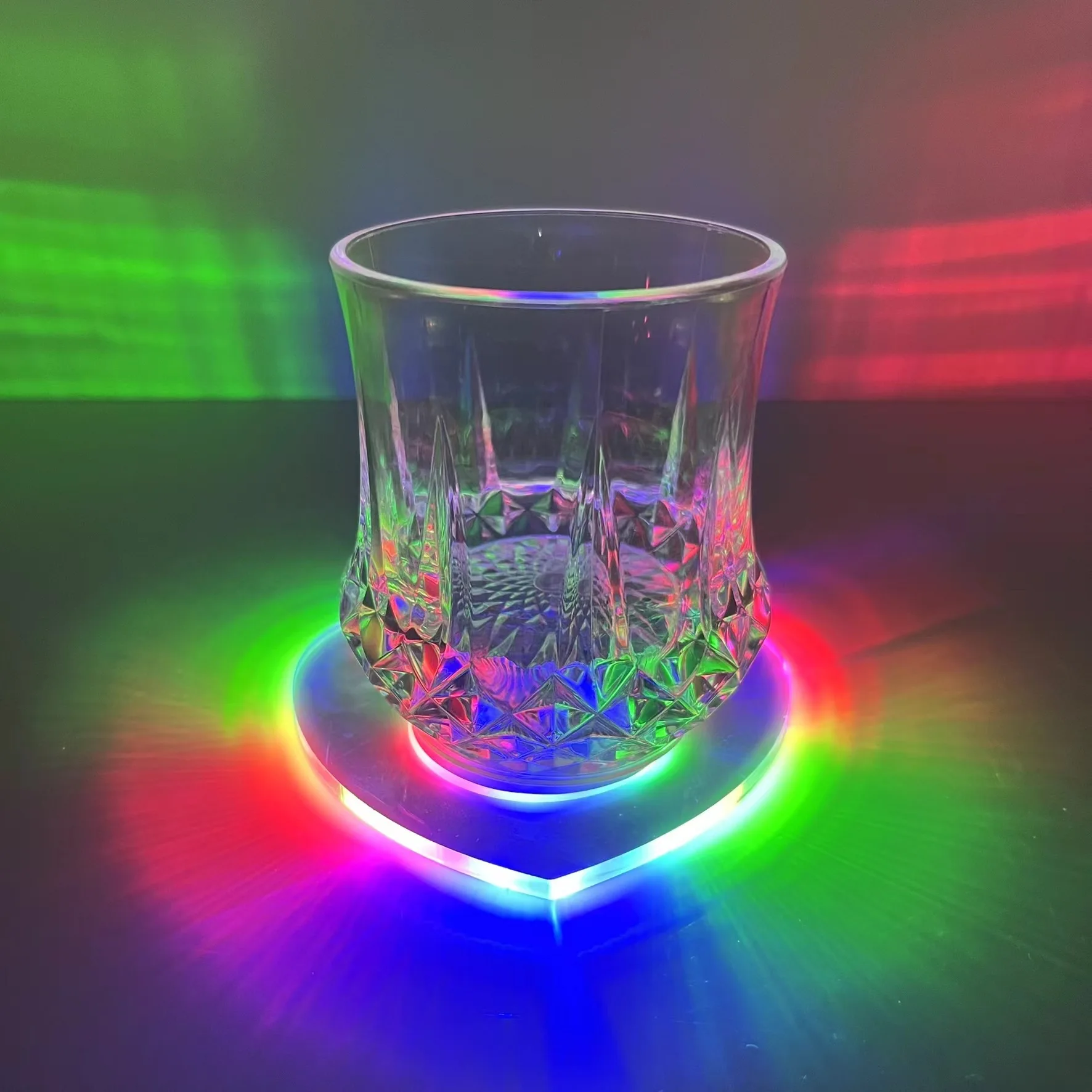 Posavasos con luz LED luminosa de Color acrílico con forma de corazón redondo para Bar, cerveza, bebida, botella, taza, decoración de cumpleaños y boda, juguete para regalo