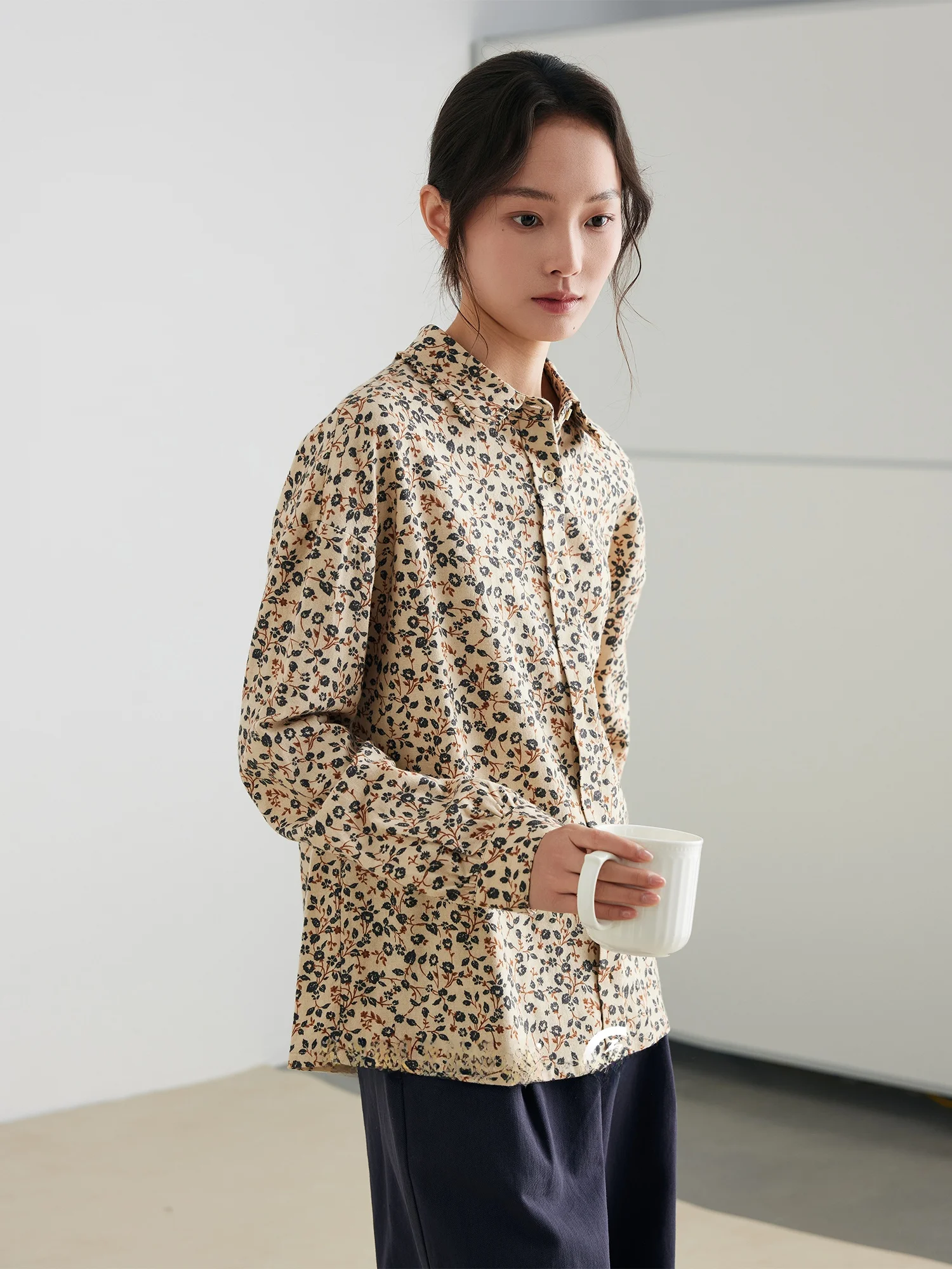 

Модный женский топ свободного кроя с цветочным принтом, весна 2025, новинка, базовый слой, хлопок, длинный рукав, на пуговицах