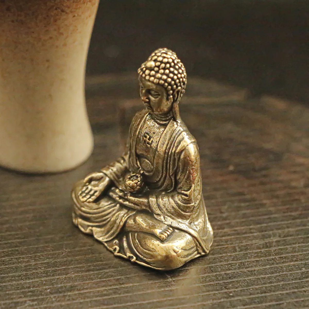 1 piece of Chinese antique solid brass Sakyamuni Buddha statue for home desktop offering mini Buddha statue ornaments
