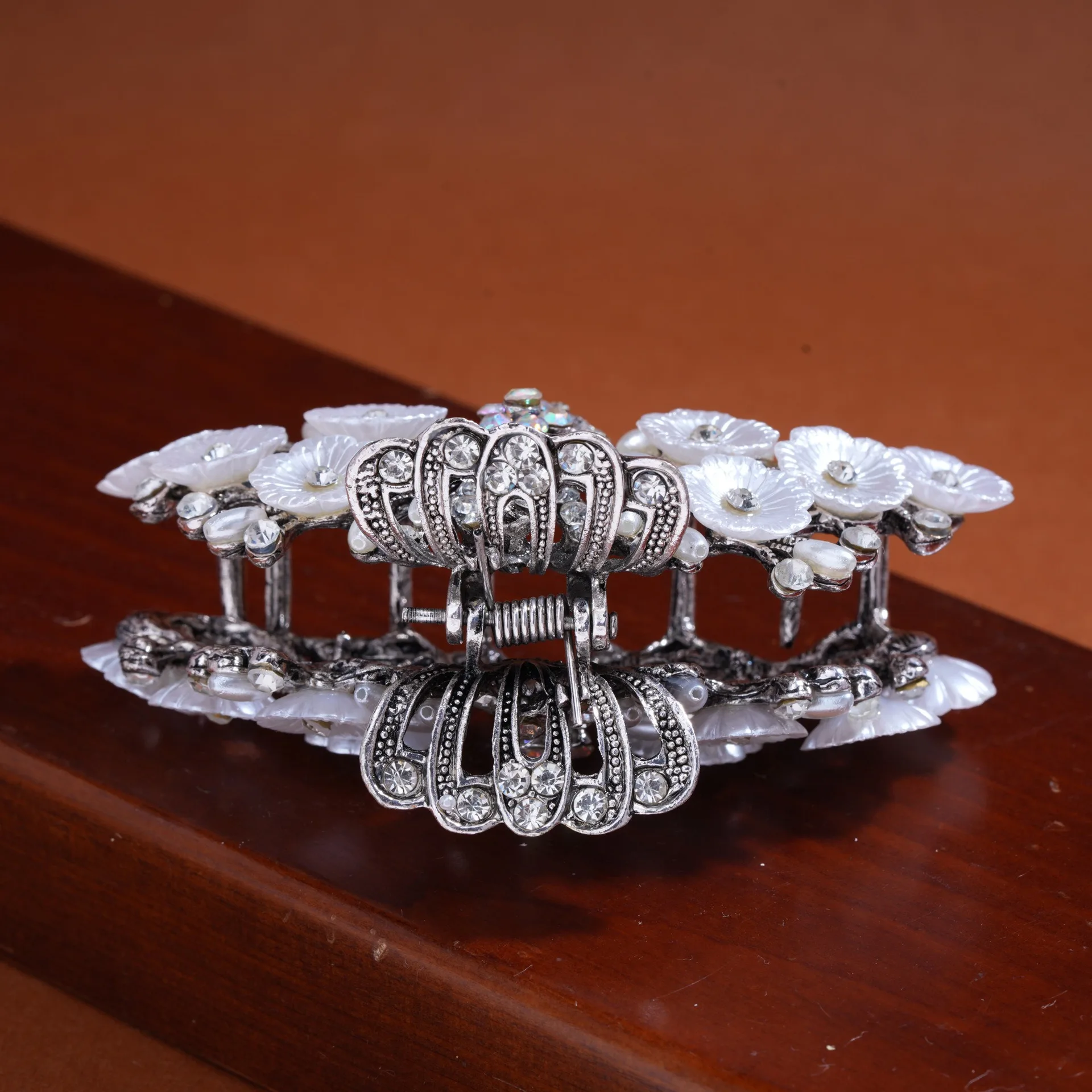 French retro women\'s crab hair clips accessories large white sparkling diamond clip antique silver electroplating flower hairpin