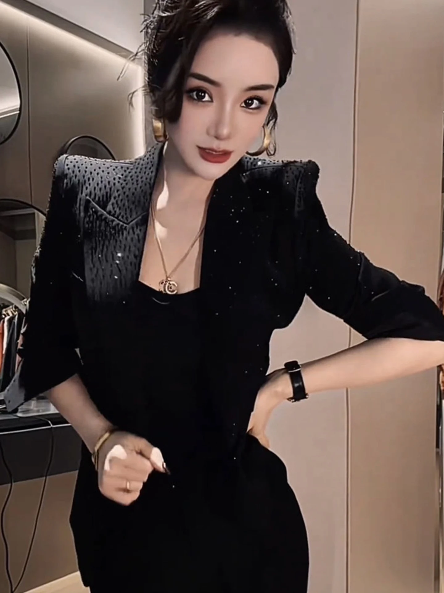 

Spring 2026 Fashionable Short Suit Jacket Women's Elegant Personality Shiny Diamond Embellished Premium Quality Commute Style