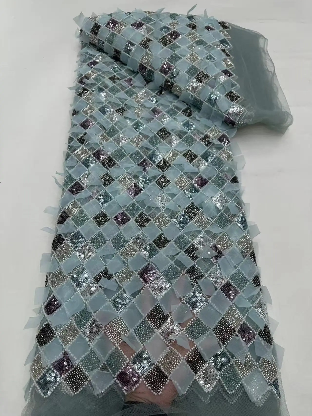 Latest High Quality Lace Applique 3D Delicate Eligant Heavy Embroiderd Sequins Tulle Lace Fabric for Wedding Evening Dress C1437