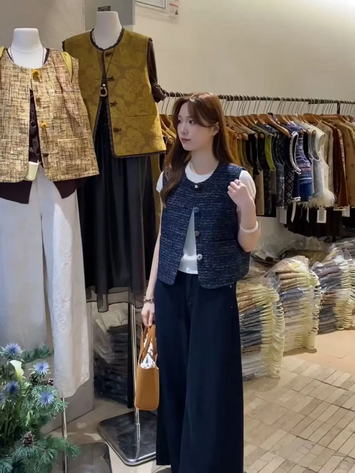 

Модный жилет Svel для женщин, с круглым вырезом и пуговицами, для многослойного образа, для повседневной носки, осенняя новинка