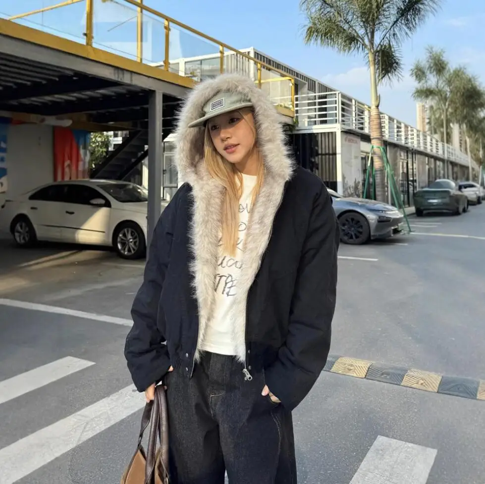 

2025 Ретро куртка с меховым воротником и капюшоном, женская уличная зимняя новая бархатная утолщенная теплая свободная повседневная куртка