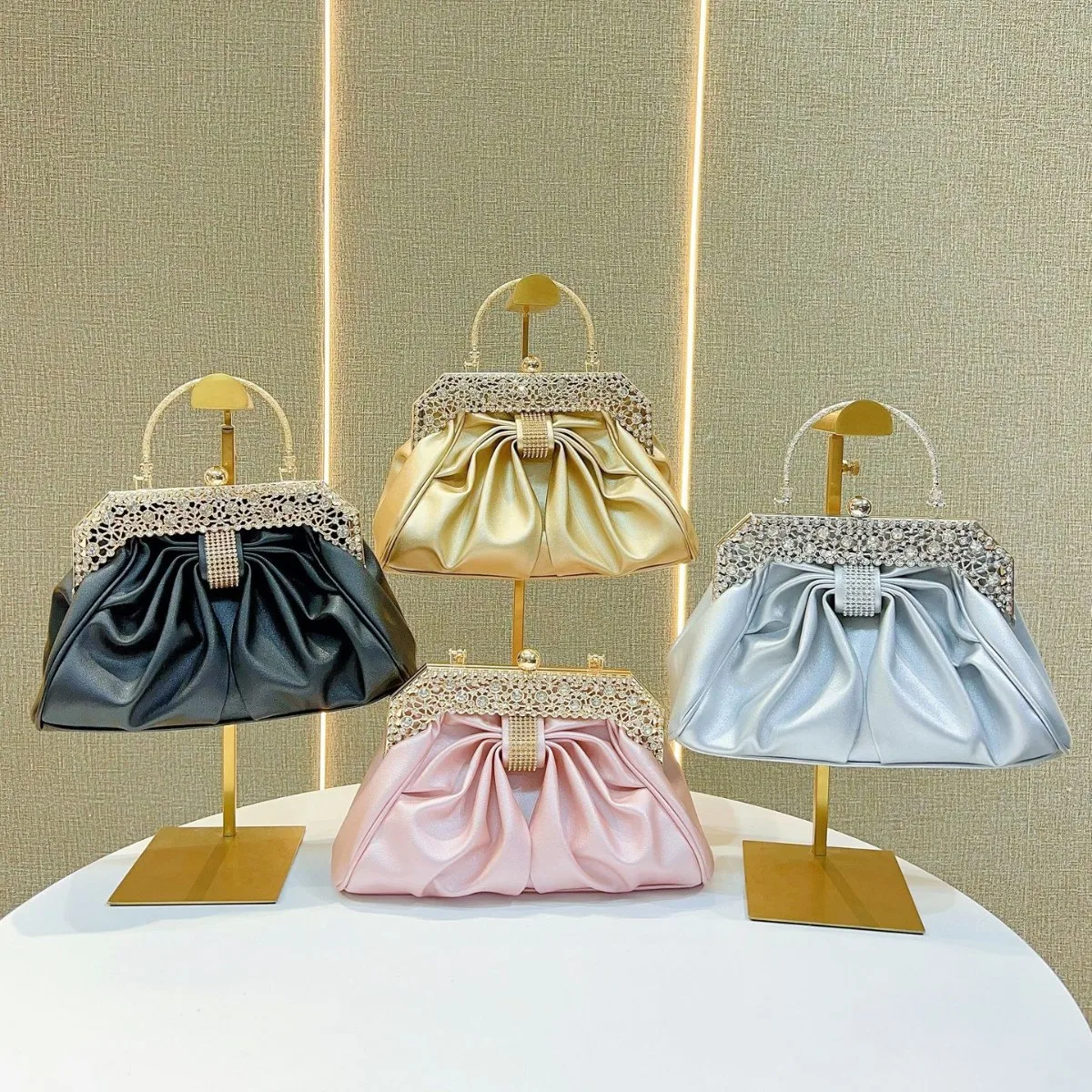 High-End Diamond Bow Clutch Women’s Gold Shell Shoulder Bag Luxury Brand Dumpling Purse Elegant Party Crossbody Chain Handbag