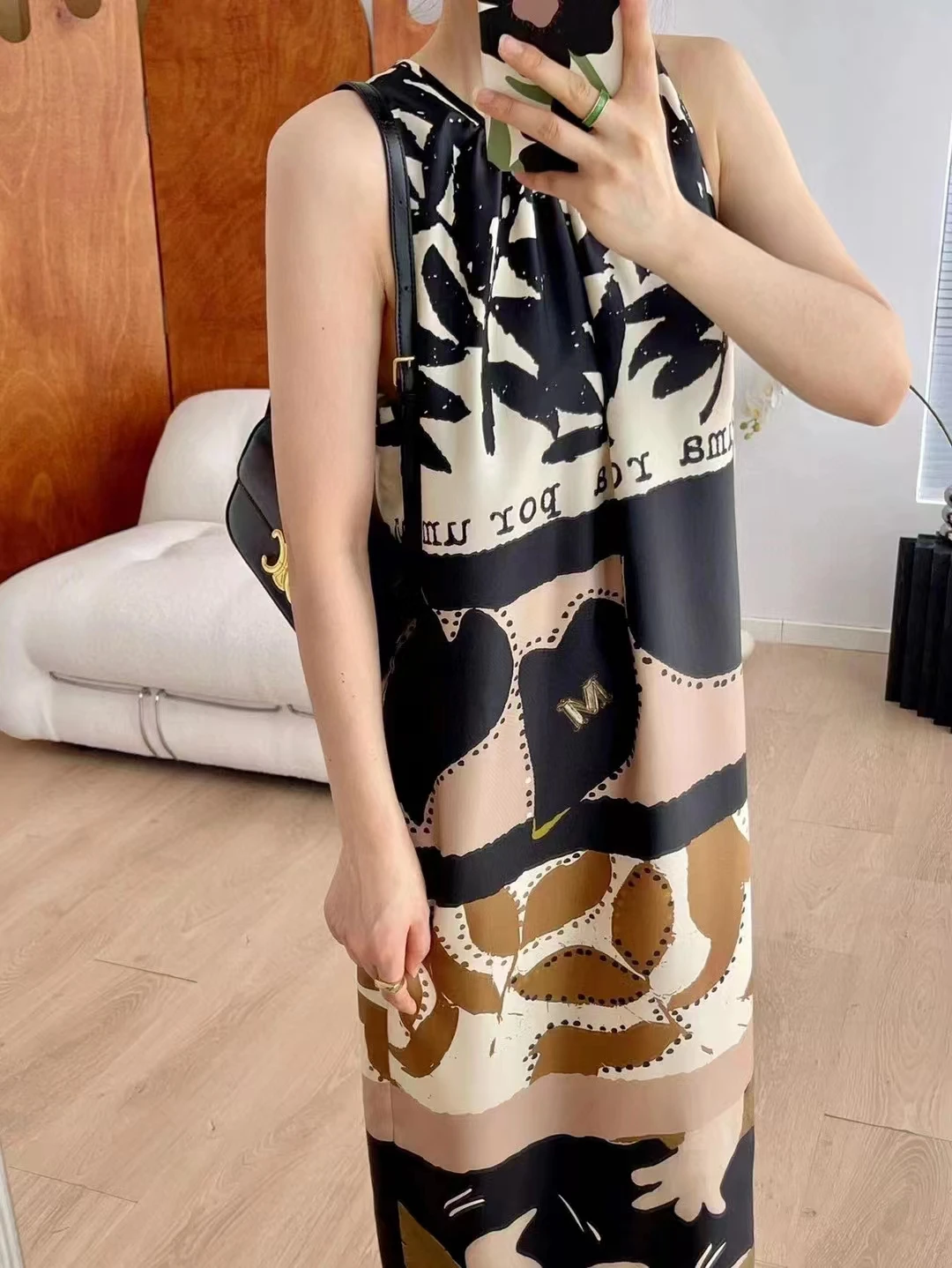 

Hooded staff printed halter top dress, seaside vacation style, summer long dress, strong artistic sense, leaf print, 100% silk t