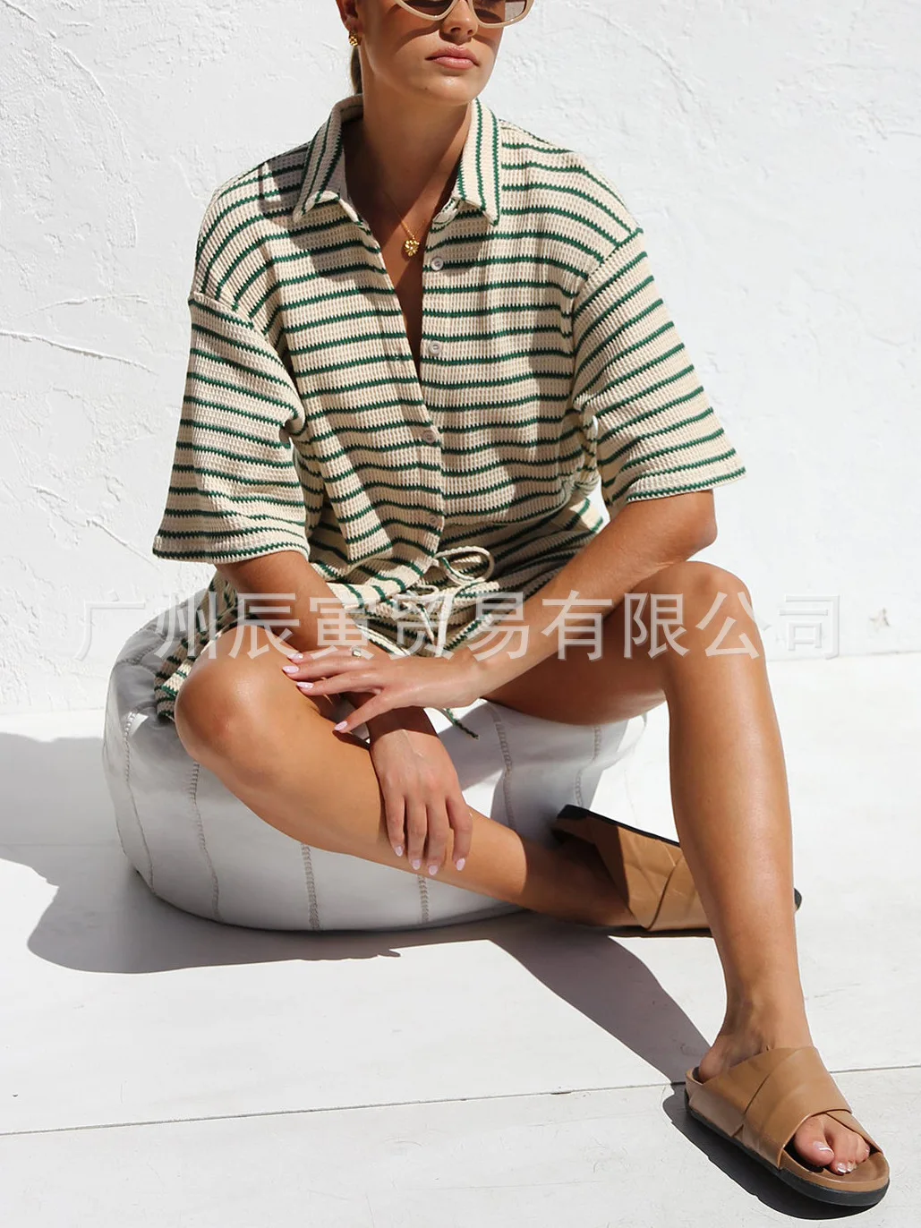 Полосатый женский короткий комплект из двух предметов, повседневная рубашка с коротким рукавом и пуговицами, рубашки с отложным воротником, шорты на шнурке, летний элегантный костюм