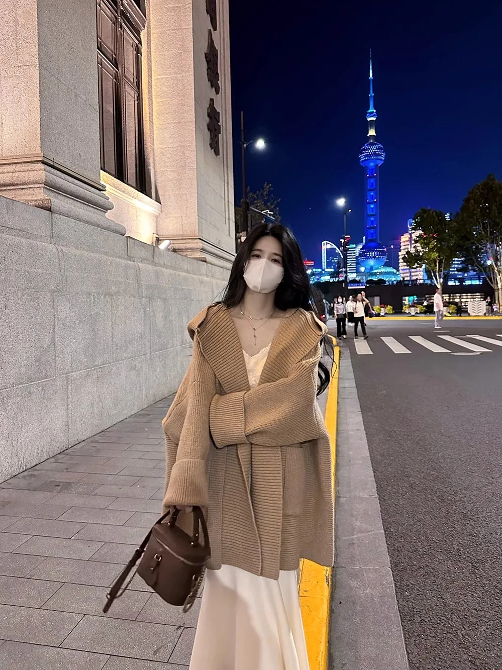 

Новинка: Высококачественный свободный кардиган-худи в кофейном цвете для осени и зимы, с эффектом скрытия ягодиц