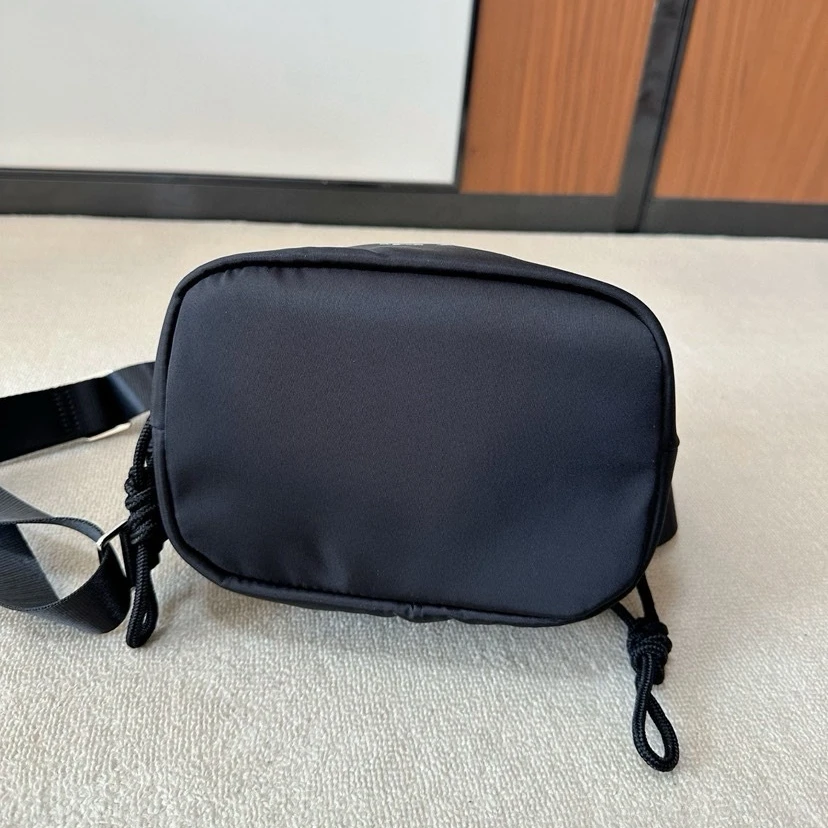 حقيبة دلو من النايلون ذات سعة كبيرة، تصميم أنيق ومقاوم للماء وخفيف الوزن للتنقل اليومي وحقيبة كروس كاجوال #6