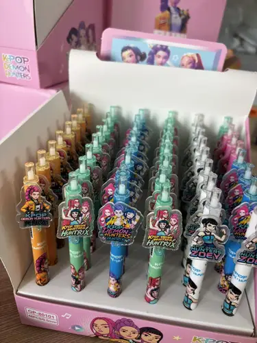 Imagen 1 del producto Pluma de prensa del equipo de caza de brujas KPOP al azar, parche de pluma Neutral de alta belleza, estilo Manga coreano, papelería bonita para estudiantes y niñas