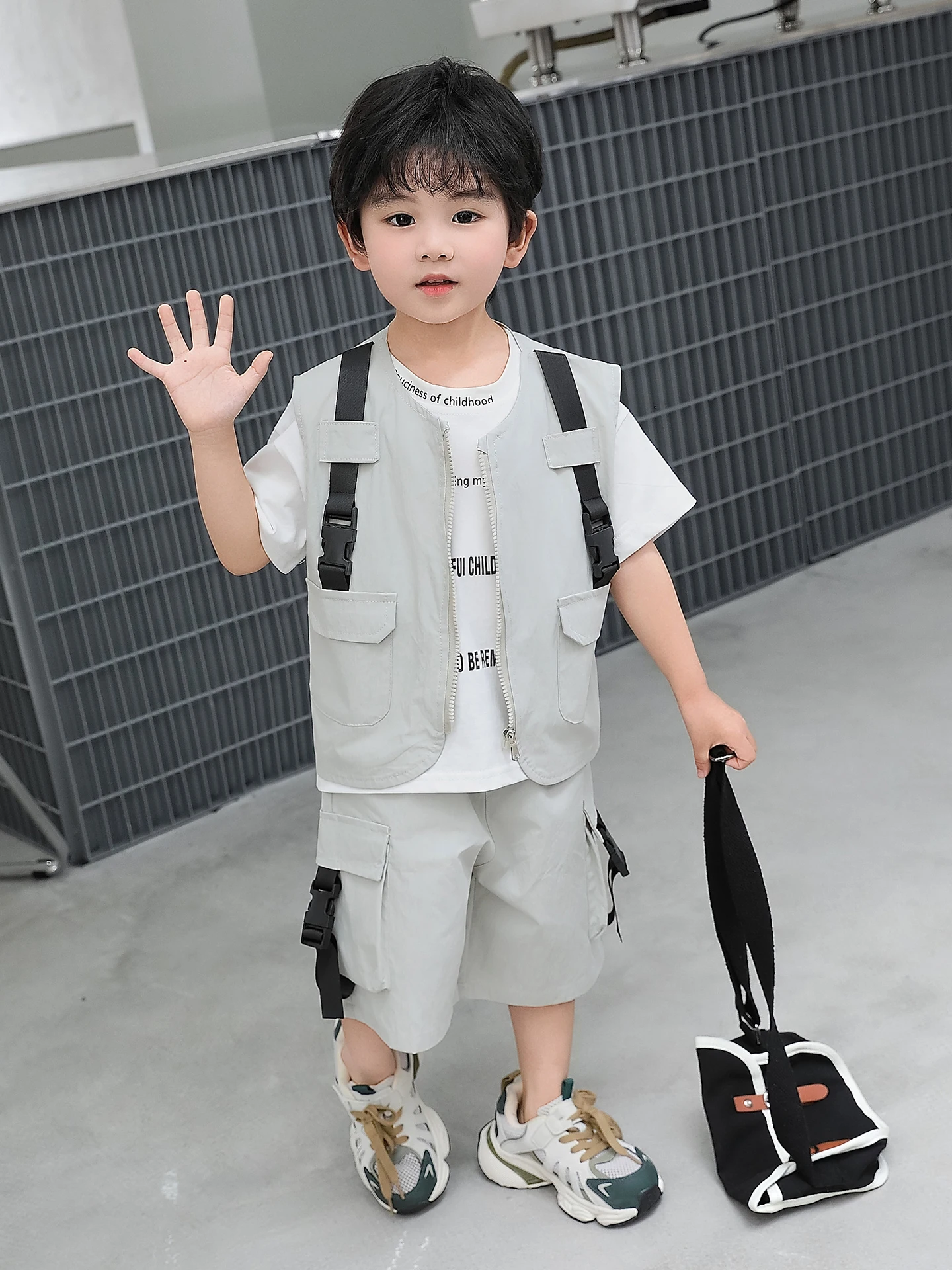 Conjunto Esportivo de Verão para Meninos com Manga Curta em Três Peças, Colete Fashion para Crianças, Roupas Estilosas para B...