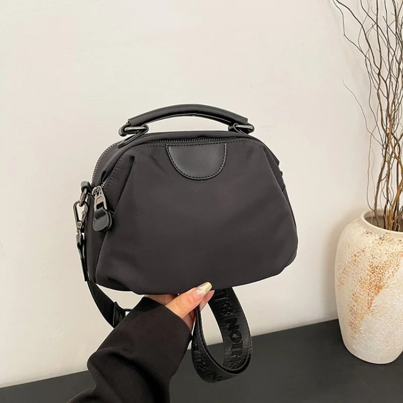 

Famous Designer Leather Women's Crossbody Bag Luxury Brand Fashionable Elegant Modern Vintage Daily Commuter Bag​