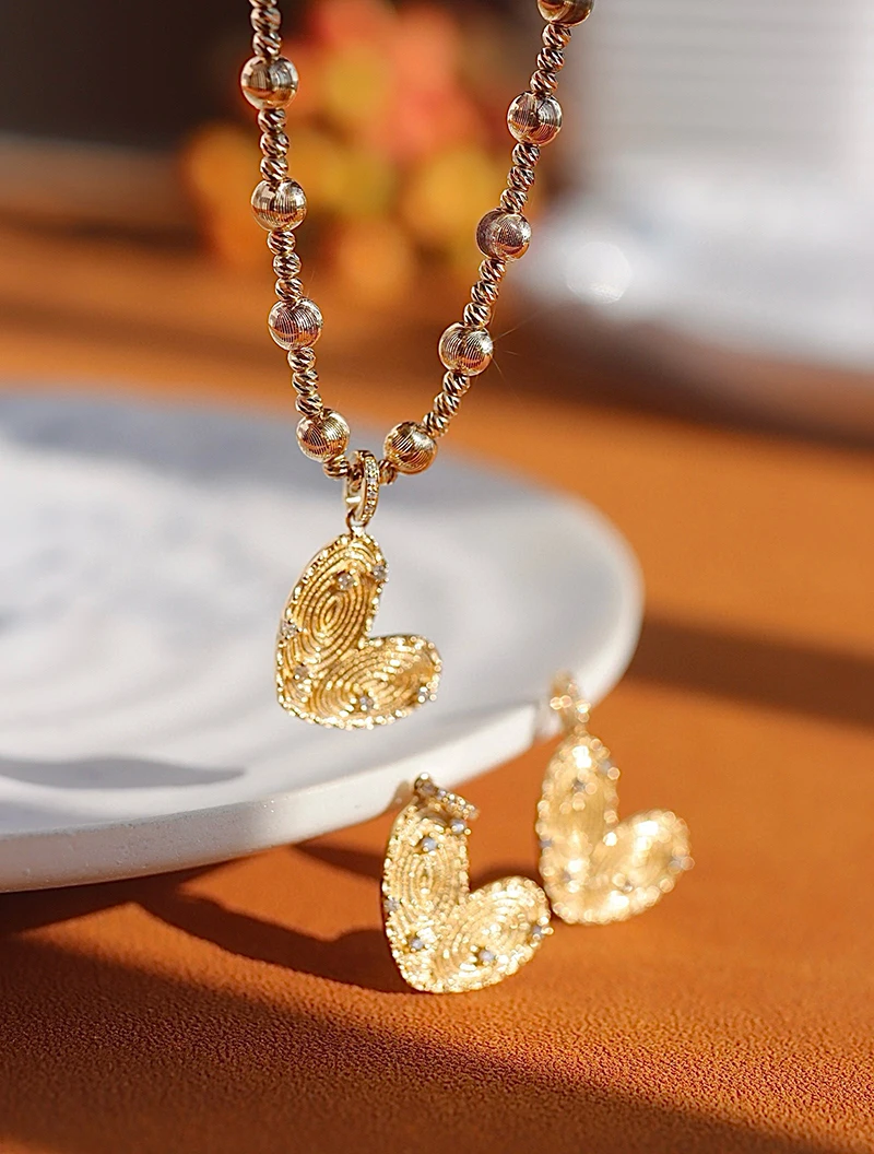 LUOWEND 100% 18K Yellow Gold Necklace Real Natural Diamond Pendant Necklace for Women Vintage Butterfly Shape High Jewelry