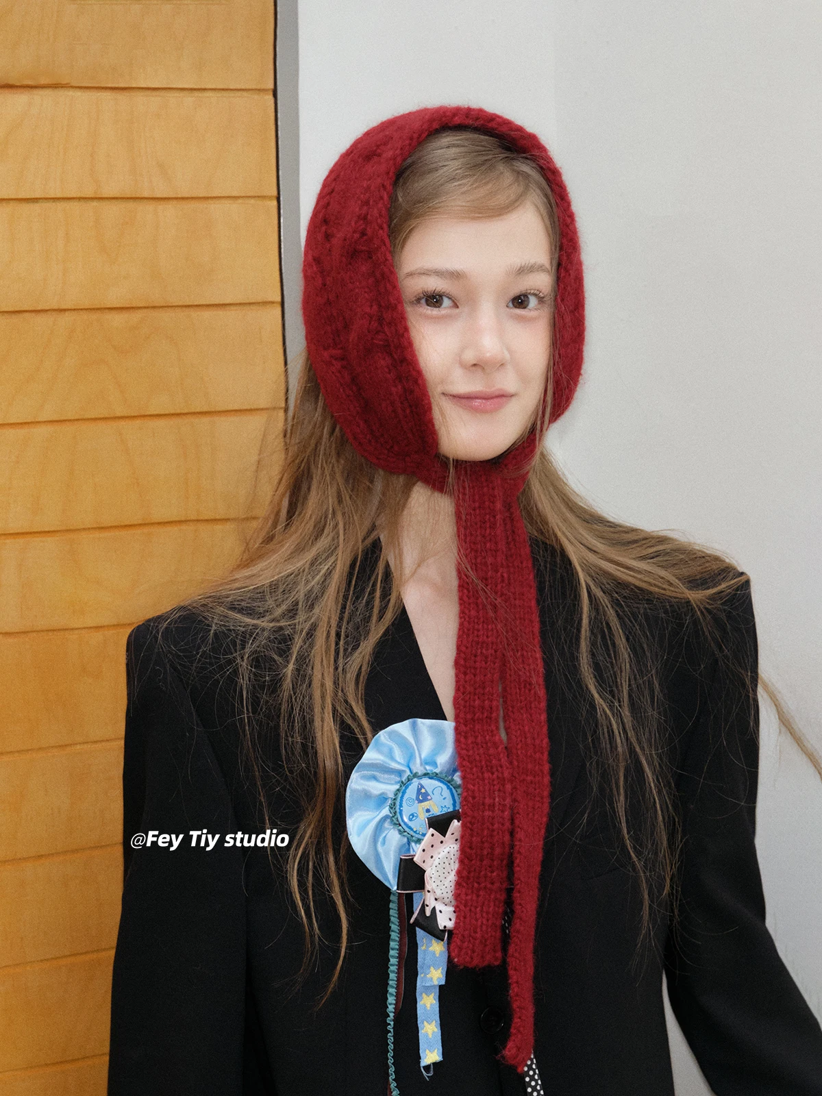 오목한 형태의 한국식 트위스트 크리스마스 새해 빨간색 니트 가방 모양 귀마개 단색 겨울 귀 보호 니트 헤어밴드