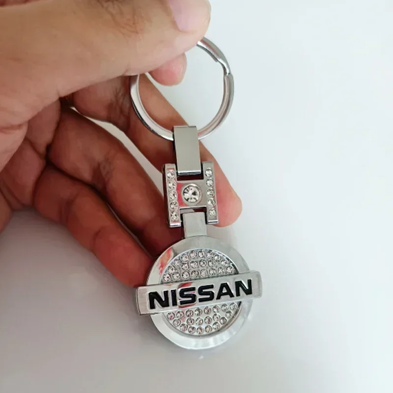 For Nissan 350Z 370Z Micra Sylphy X-Trail Navara Qashqai Rogue Fashion Crystal Diamond Key Chain Pendant Car Keyrings Decoration