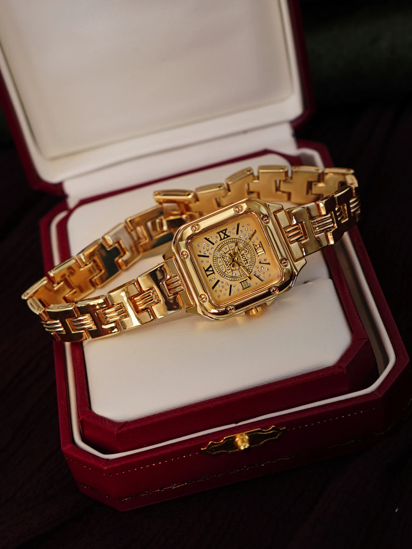 1 New Gold Advanced Elegant Ladies Quartz Watch Stainless Steel Strap Gold Dial Niche Simple Ladies Waterproof Watch