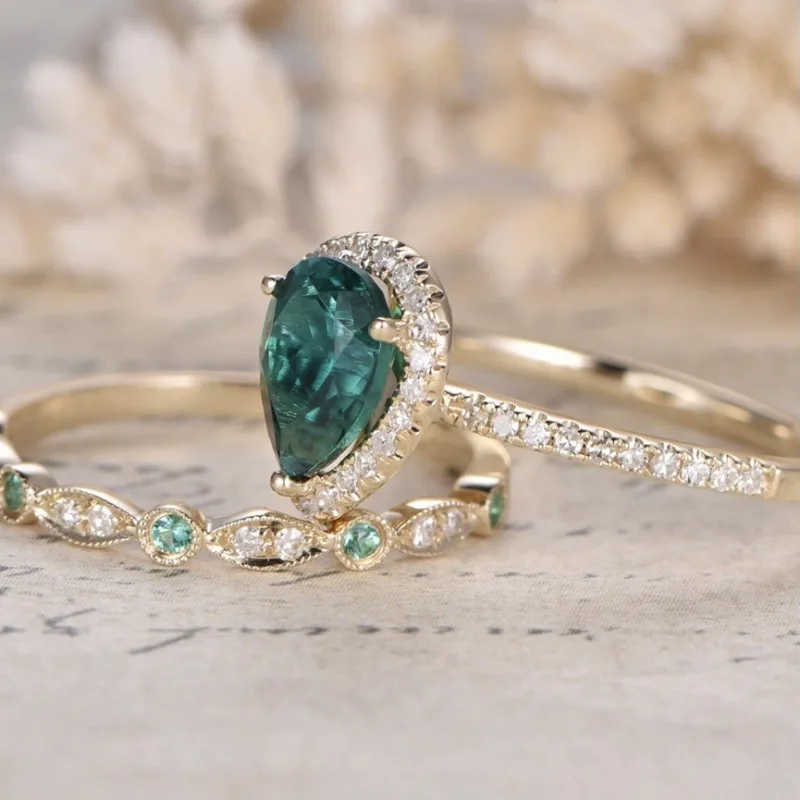 European and American fashionable and atmospheric water droplet zircon inlaid women\'s two-piece emerald ring set